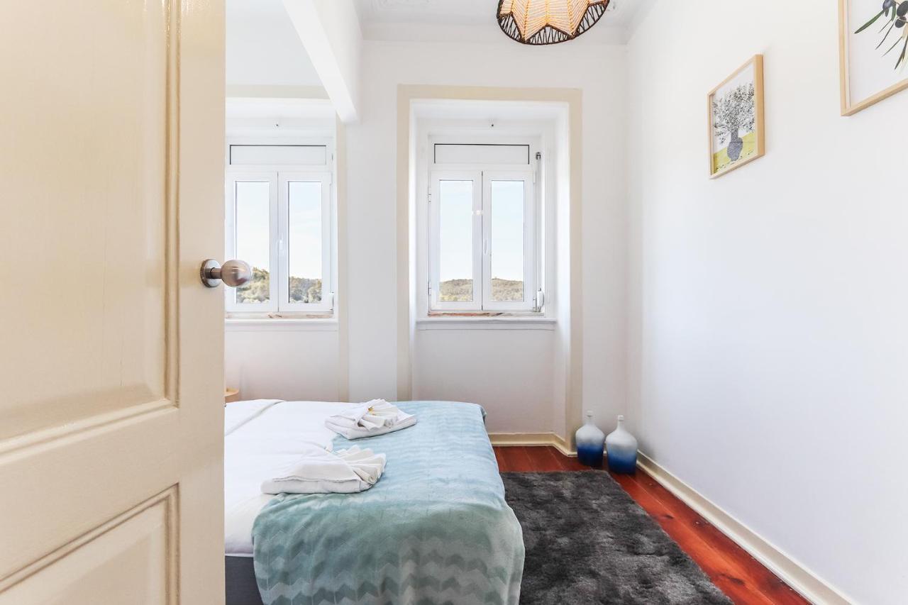 Vita Portucale ! Stylish Apartment Campo Ourique Lisbon Exterior photo